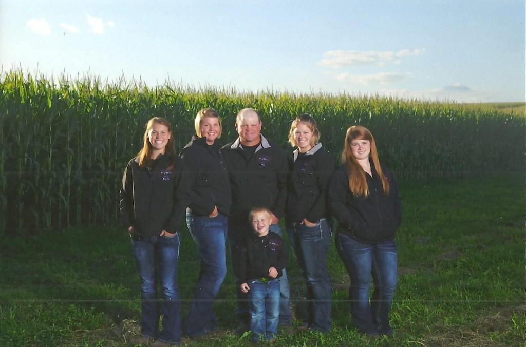 My Family Kayla, Melissa (me), Dan, Chelsey, Nichole and down front is Reed 